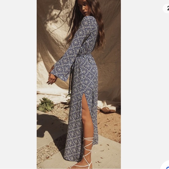 Lulus Dresses & Skirts - Lulu's Mandala Daydream Blue PrintMaxi Dress- Size S Side Slits Blue/White NWOT